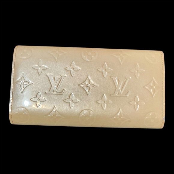 Louis Vuitton Handbags - Louis Vuitton Vernis Sarah Monogram Wallet